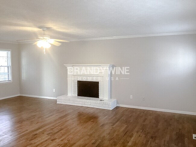 Foto del edificio - 1.5 mos. FREE RENT....Fenced Yard!!!