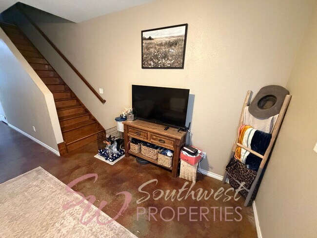Foto del edificio - Stylish 2 Bedroom Townhouse | Walk to Campus
