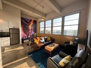 Building Photo - 1100 Richmond Hwy