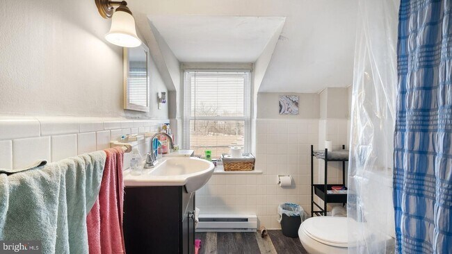Baño - 448 E Baltimore Ave