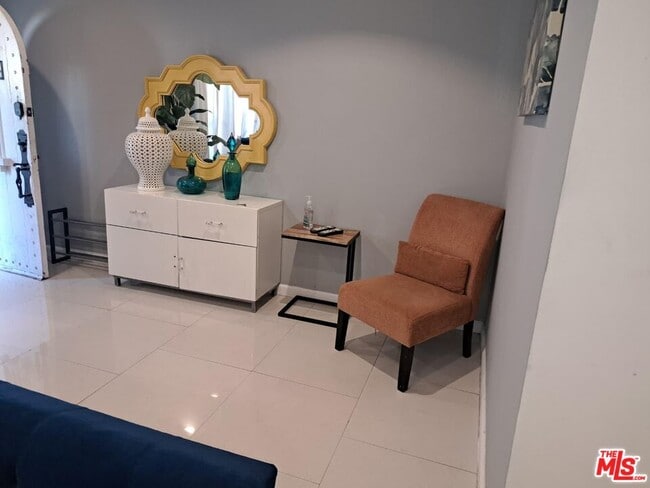 Foto del edificio - 137 Rexford Dr