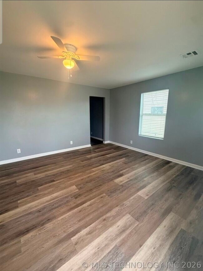 Foto del edificio - 5318 W 12th St