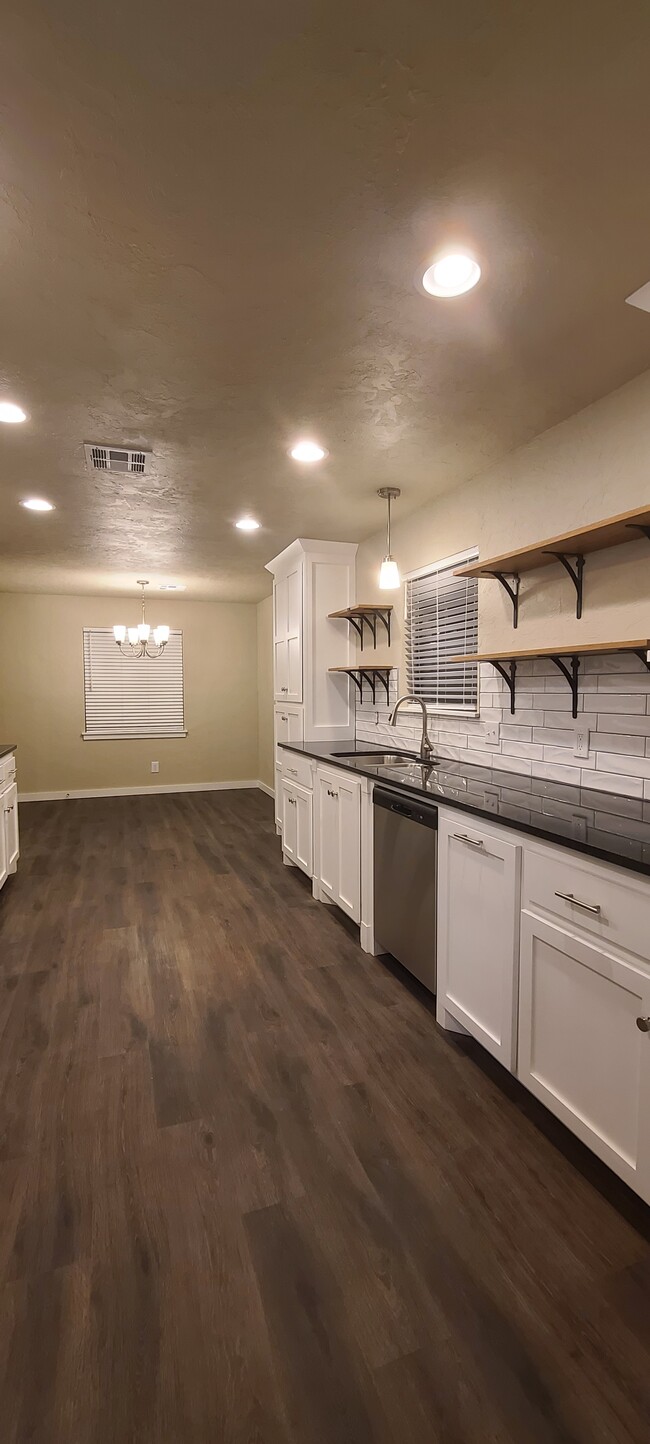 Kitchen - 1534 Winding Creek Rd