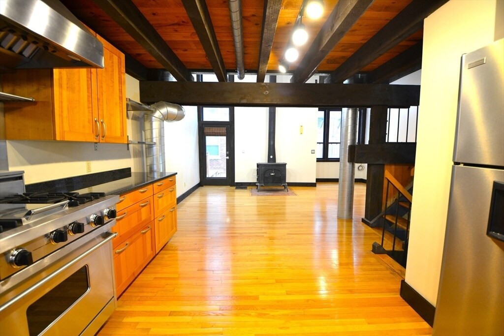 Primary Photo - 36 Irving St