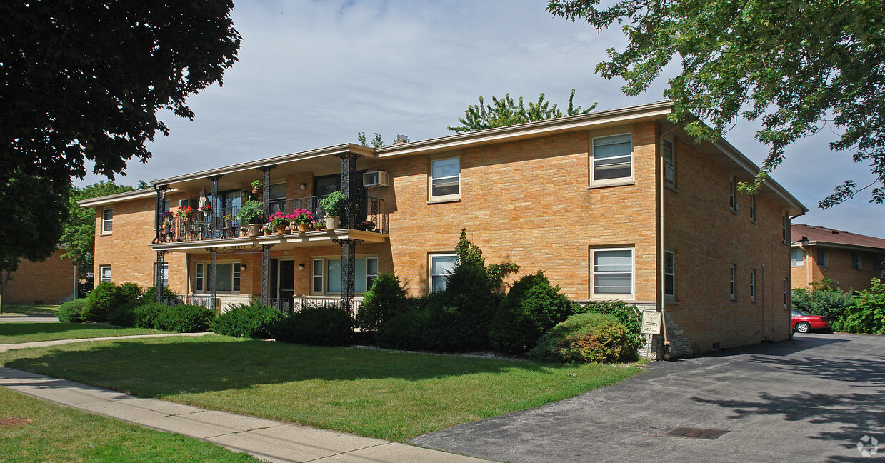 Building Photo - 4435 N 100th St
