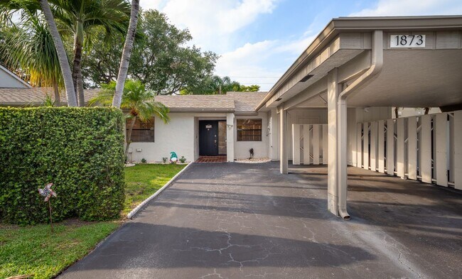 Foto del edificio - 1873 Deer Creek Wildwood Ln E