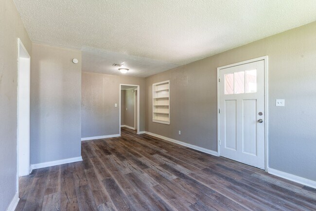 Building Photo - Spacious 3 Bedroom House in Del City