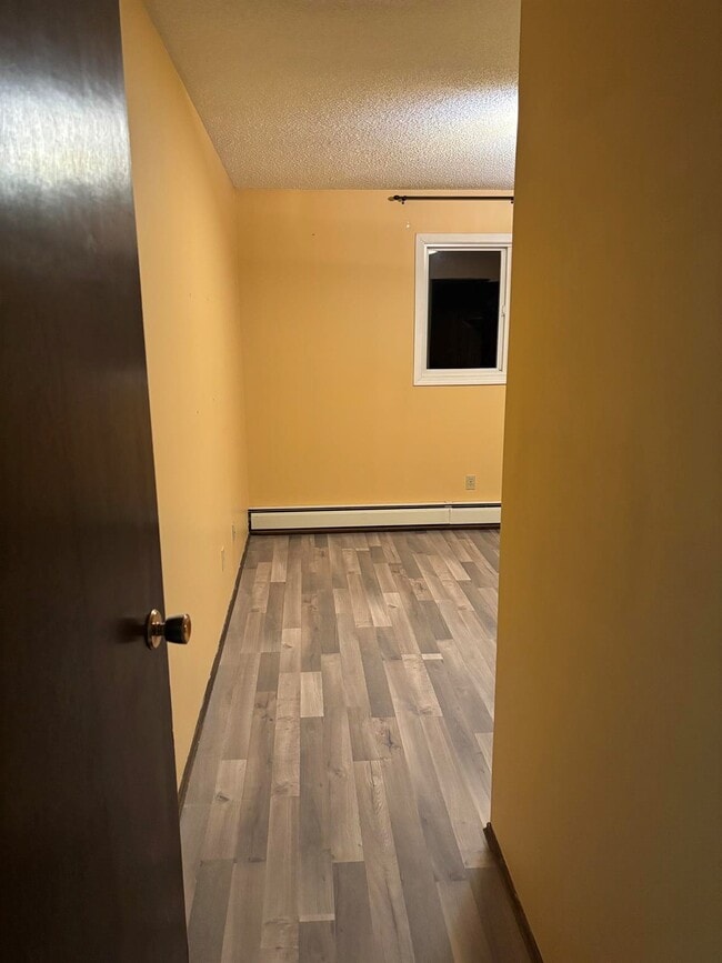 Building Photo - 2 Bed 1 Bath Unit in Grande Cache, AB