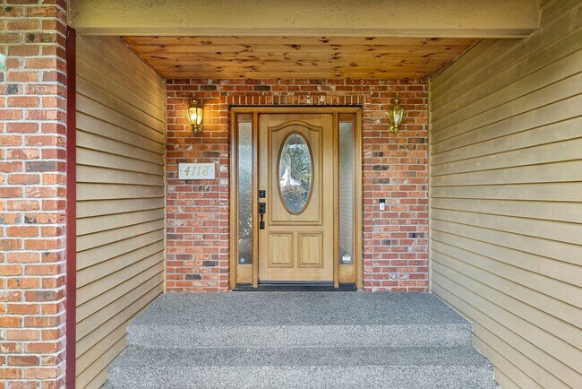 Building Photo - Beautiful 4 Bed 2.5 Bath single family hou...