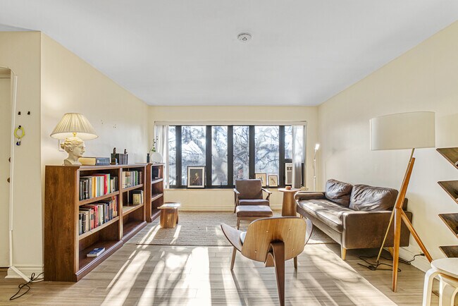 Foto del edificio - 5510 S Woodlawn Ave