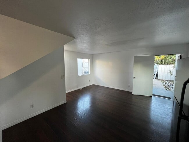 Foto del edificio - 1017 E 18th St