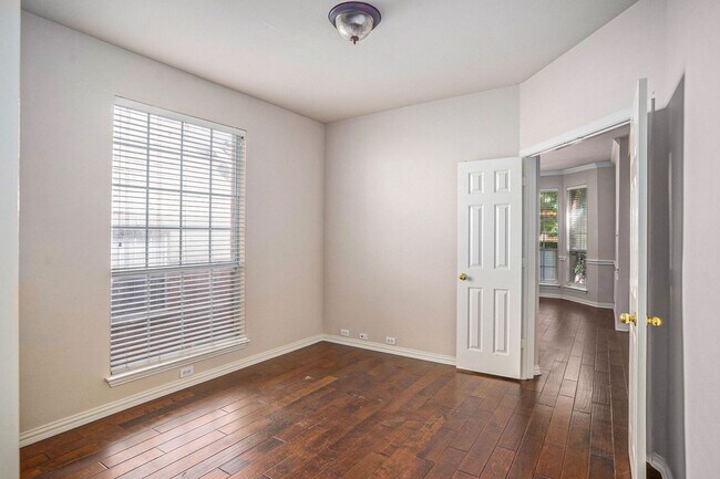 Building Photo - Beautifully Crafted 5 Bedroom 4 Bath in Flower Mound!