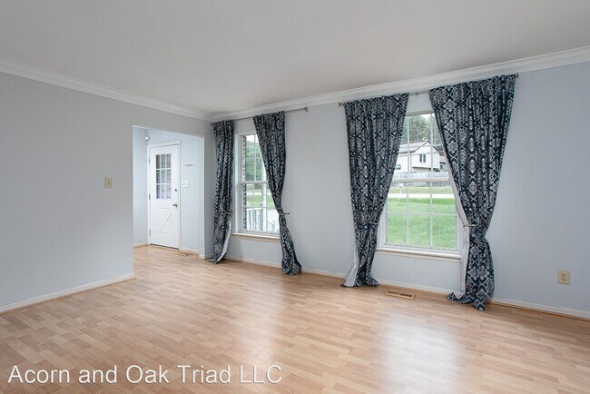 Building Photo - 4 br, 2.5 bath House - 604 Carpenter Fletc...