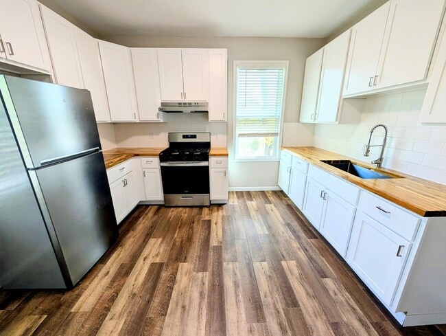 Building Photo - 328 N G St