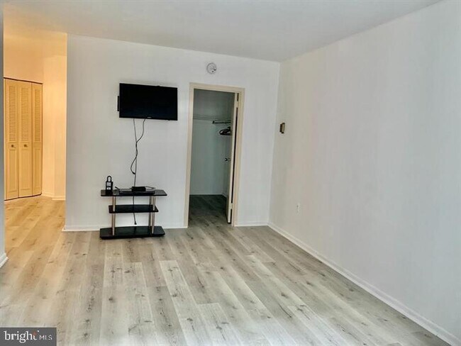 Foto del edificio - 4242 East-West Hwy
