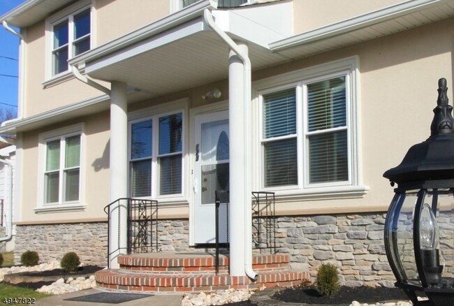 Building Photo - 125 S 17th Ave