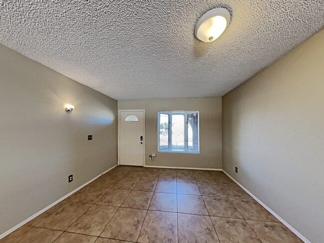Building Photo - 3140 W Danbury Dr