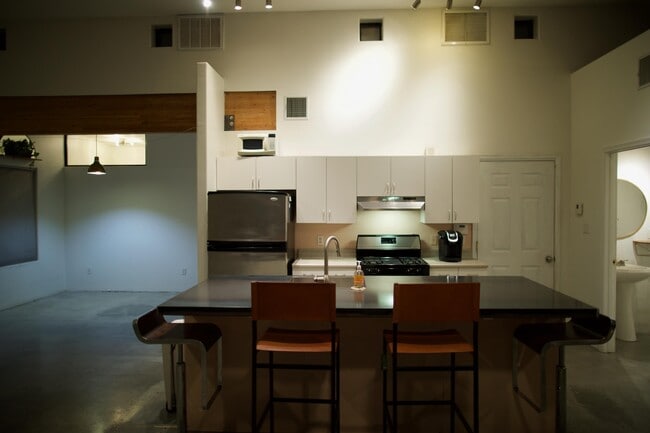 Foto del edificio - 421 E Lester St