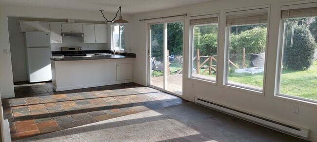 Foto del edificio - Charming 3-Bedroom Duplex in the Heart of ...