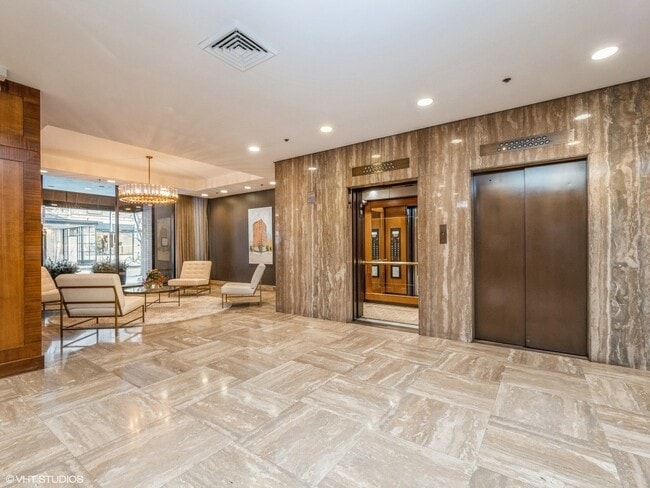 Building Photo - 40 E Delaware Pl
