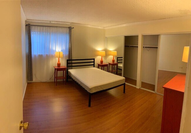 Foto del edificio - 1351 N Orange Dr