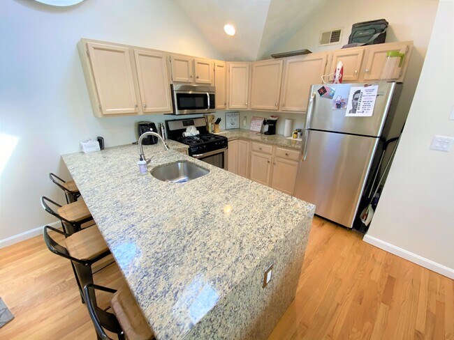 Building Photo - 39 Middle St