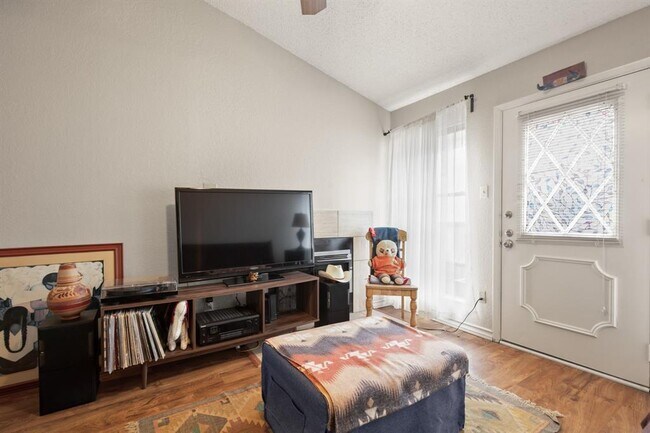 Foto del edificio - 806 W 24th St