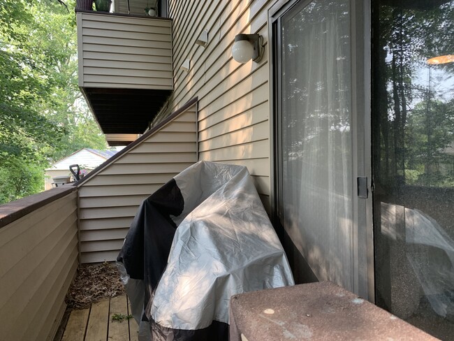 Balcony with access through sliding doors in bedroom - 77 Liberty St