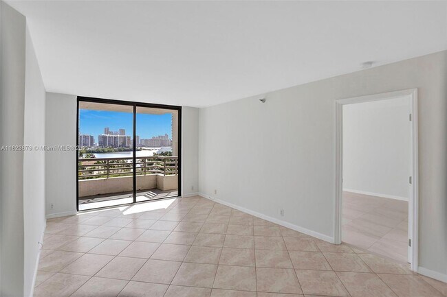 Foto del edificio - 3300 NE 191st St