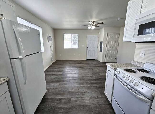 Building Photo - 5880gr