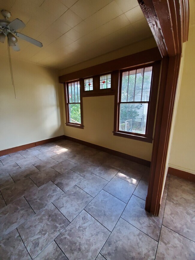 Foto del edificio - Spacious Highland home. Coming soon.