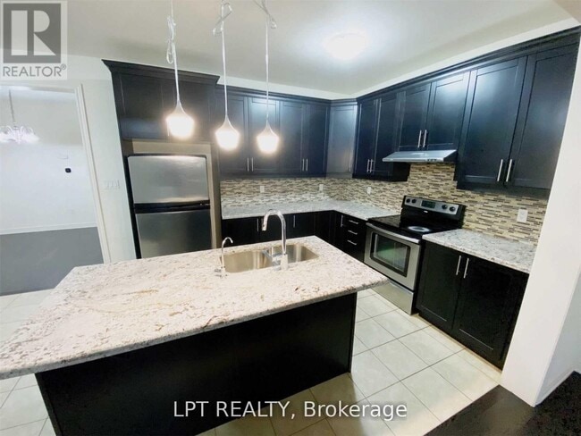 Building Photo - 35 Humberstone Cres