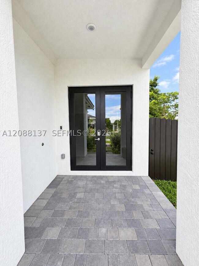 Building Photo - 23185 SW 117th Ave