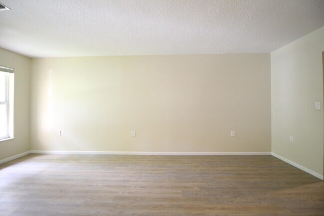 Foto del edificio - 9241 Silverthorne Dr