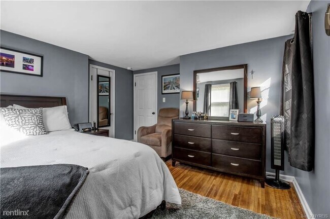 Building Photo - 3 br, 1 bath House - 224 Paramount Pkwy