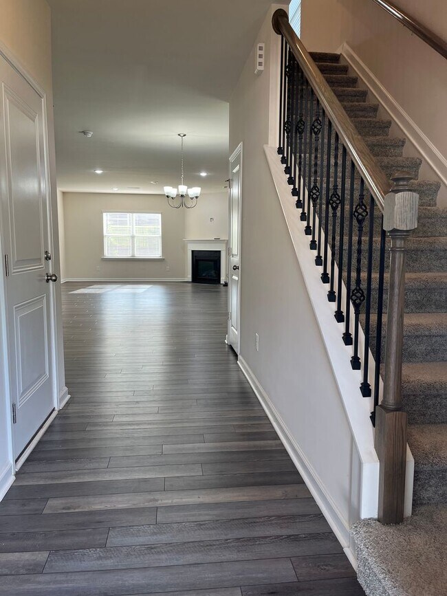 Foto del edificio - AMAZING LOCATION, Fantastic 4 Bed Home, In...
