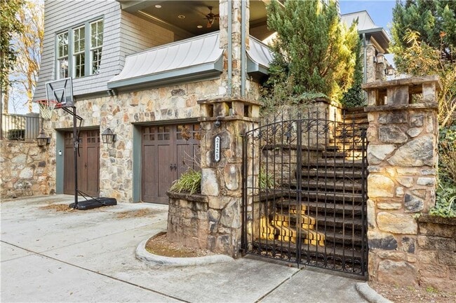 Foto del edificio - 2125 Cooper Lake Dr SE