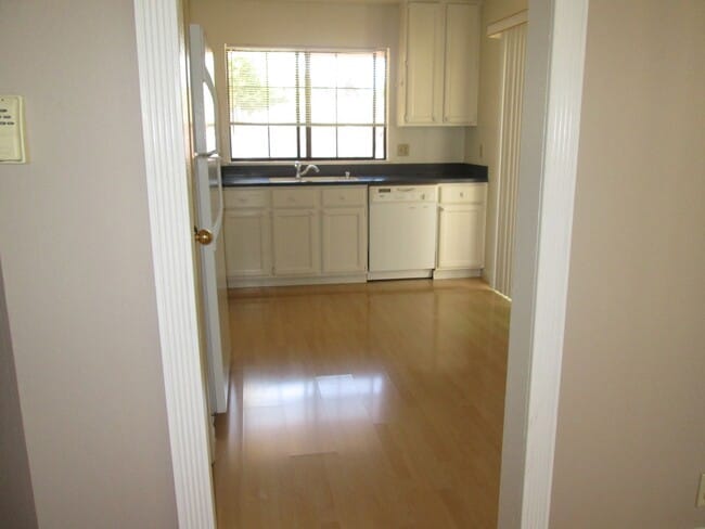 Building Photo - 927 Lobelia Ln
