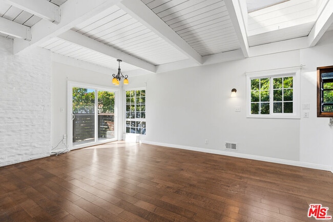 Foto del edificio - 3900 Pacific Ave