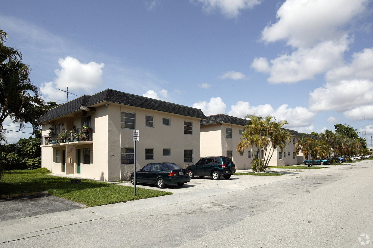 10752-10782 SW 5th - 10742-10782 SW 5th St