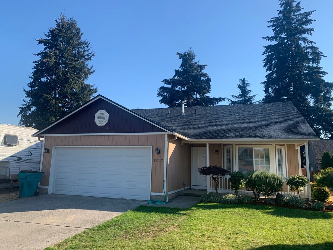 Foto principal - ***Newly Renovated Spacious and Bright 3 B...