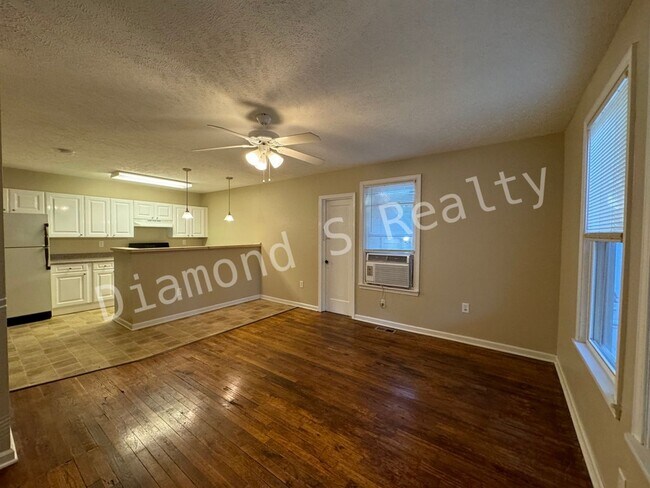 Foto del edificio - 1501 E McDaniel St