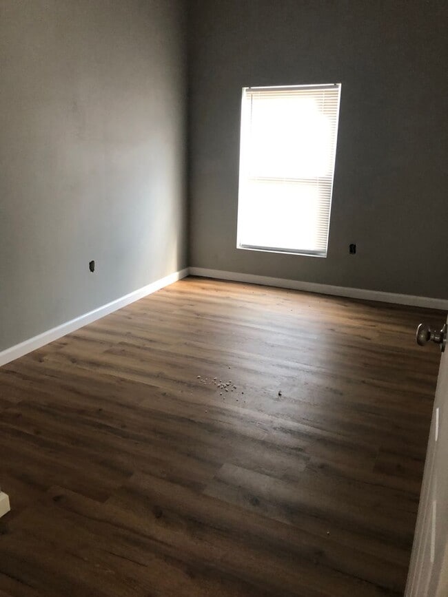 Building Photo - Stylish Newly Renovated 3-Bed, 2-Bath Retreat