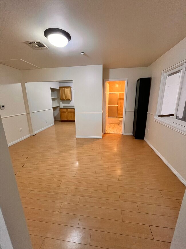 Foto del edificio - 1410 S Olive Ave