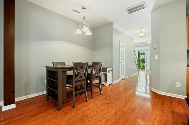 Foto del edificio - Beautiful 3-Bedroom Townhome in North Raleigh