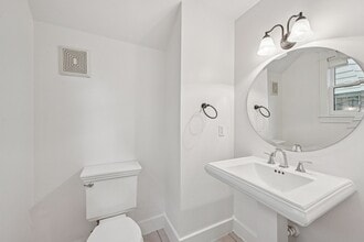 Building Photo - 1537 Alexander St