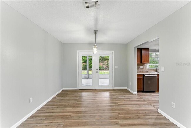 Foto del edificio - 3223 Buckland St