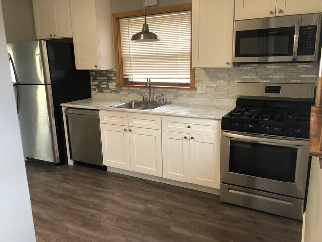 Foto del edificio - 1671 Howard Ave