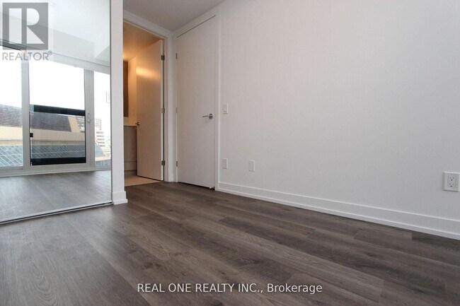 Photo du bâtiment - 771 Yonge St
