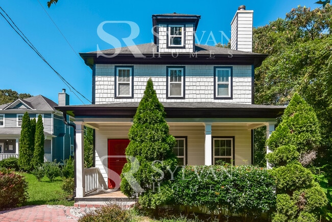 Building Photo - Enjoy living the good life in this 3 bedroom, 2 bathroom home